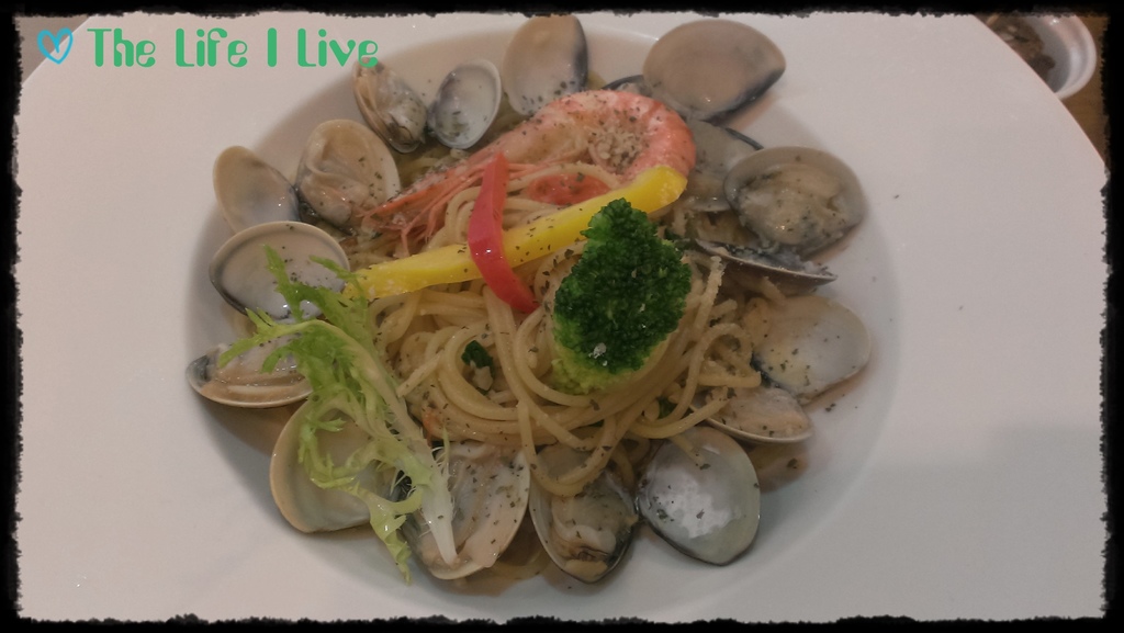 LA VIE CAF%5CE 19.jpg