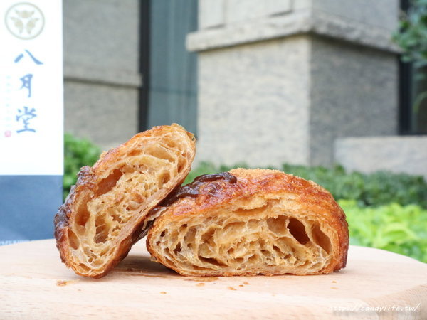 八月堂：台中美食│八月堂〃牛奶糖可頌新登場！11/11一日限定買一送一，不限口味～