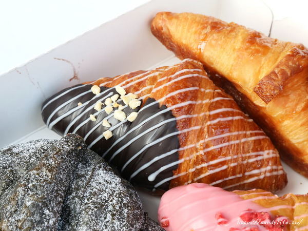 八月堂:台中美食│八月堂-台中中友店〃開幕至今人潮依舊在~冬季限定繽紛草莓重磅回歸,想吃趁現在!!