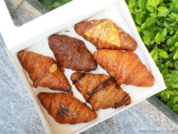 八月堂：台中美食│八月堂〃牛奶糖可頌新登場！11/11一日限定買一送一，不限口味～