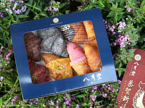 八月堂:台中美食│八月堂-台中中友店〃開幕至今人潮依舊在~冬季限定繽紛草莓重磅回歸,想吃趁現在!!