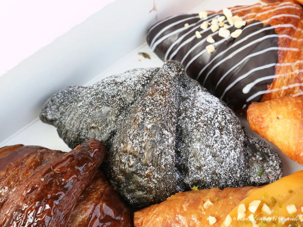 八月堂:台中美食│八月堂-台中中友店〃開幕至今人潮依舊在~冬季限定繽紛草莓重磅回歸,想吃趁現在!!