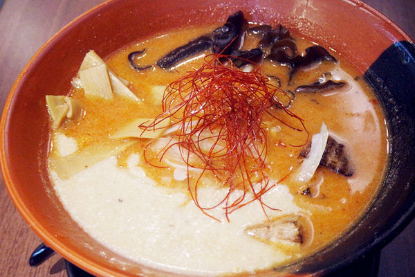 （FoOd桃園)♥【札幌炎神拉麵】桃園龜山林口長庚美食，帶給你1300度炙燒的美味拉麵以及那獨特的噴火秀