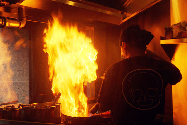 （FoOd桃園)♥【札幌炎神拉麵】桃園龜山林口長庚美食，帶給你1300度炙燒的美味拉麵以及那獨特的噴火秀