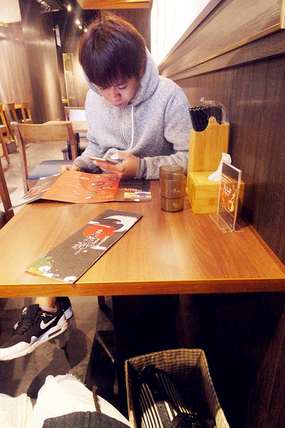 （FoOd桃園)♥【札幌炎神拉麵】桃園龜山林口長庚美食，帶給你1300度炙燒的美味拉麵以及那獨特的噴火秀