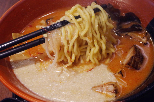 （FoOd桃園)♥【札幌炎神拉麵】桃園龜山林口長庚美食，帶給你1300度炙燒的美味拉麵以及那獨特的噴火秀