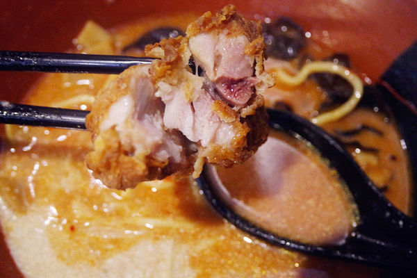 （FoOd桃園)♥【札幌炎神拉麵】桃園龜山林口長庚美食，帶給你1300度炙燒的美味拉麵以及那獨特的噴火秀