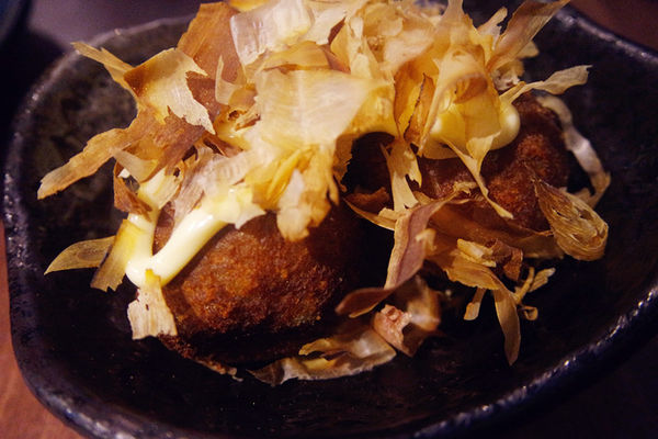 （FoOd桃園)♥【札幌炎神拉麵】桃園龜山林口長庚美食，帶給你1300度炙燒的美味拉麵以及那獨特的噴火秀