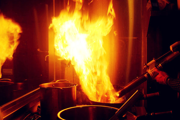 （FoOd桃園)♥【札幌炎神拉麵】桃園龜山林口長庚美食，帶給你1300度炙燒的美味拉麵以及那獨特的噴火秀