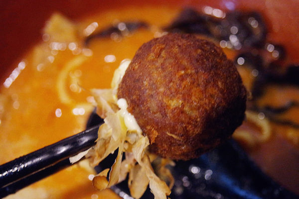 （FoOd桃園)♥【札幌炎神拉麵】桃園龜山林口長庚美食，帶給你1300度炙燒的美味拉麵以及那獨特的噴火秀