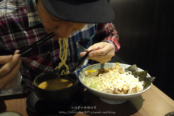 【美食│桃園龜山】札幌炎神拉麵-1300度炙燒-林口長庚美食-逛outlet好選擇