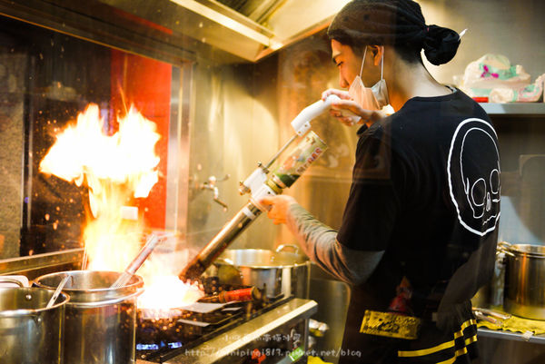 【美食│桃園龜山】札幌炎神拉麵-1300度炙燒-林口長庚美食-逛outlet好選擇