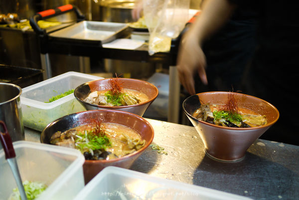 【美食│桃園龜山】札幌炎神拉麵-1300度炙燒-林口長庚美食-逛outlet好選擇