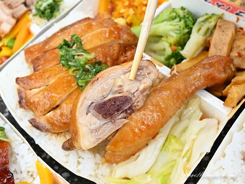 吉仕燒臘｜台中厲害燒臘便當，營業時間人潮沒停過，大推燒鴨腿便當，晚來吃不到！