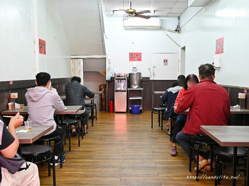 吉仕燒臘｜台中厲害燒臘便當，營業時間人潮沒停過，大推燒鴨腿便當，晚來吃不到！