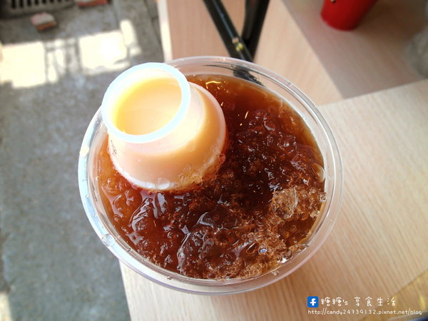 小珍妮-黑糖爆冰紅茶：〖台中│美食〗小珍妮-黑糖爆冰紅茶 ❤ 北屯區飲料推薦!!天然黑糖熬製而成，堅持品質，用料實在，價格親民~激推。黑糖爆冰紅茶、珍珠奶霸、鳳梨養樂多爆冰紅茶!!