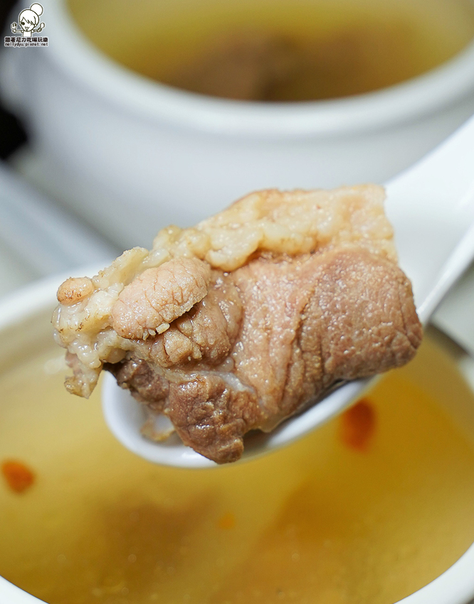 品粵小館 聚餐 聚餐 螃蟹 家庭聚會 捷運 巷弄 合菜 港粵 高雄必吃