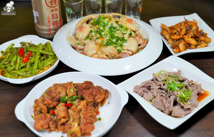 品粵小館 聚餐 聚餐 螃蟹 家庭聚會 捷運 巷弄 合菜 港粵 高雄必吃