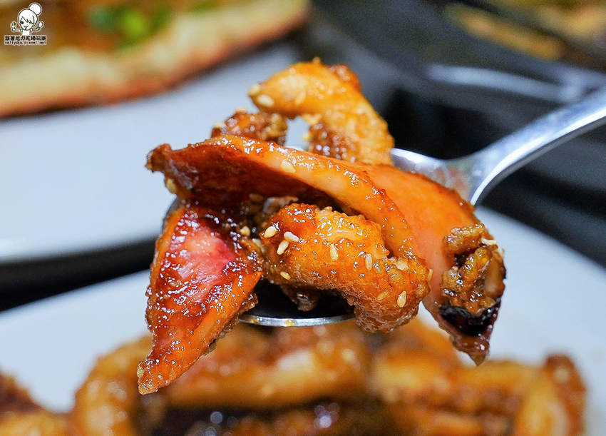 品粵小館 聚餐 聚餐 螃蟹 家庭聚會 捷運 巷弄 合菜 港粵 高雄必吃