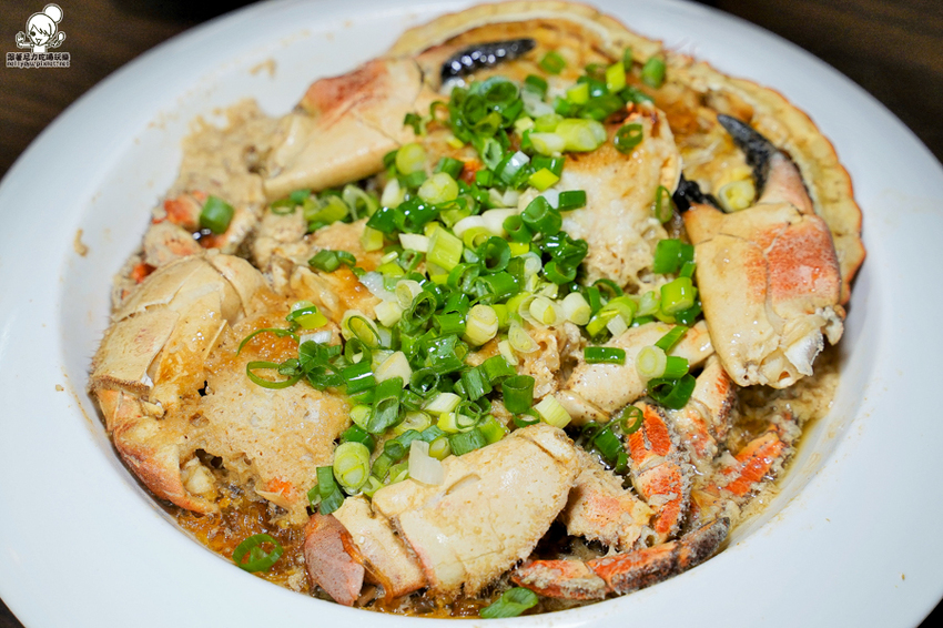 品粵小館 聚餐 聚餐 螃蟹 家庭聚會 捷運 巷弄 合菜 港粵 高雄必吃