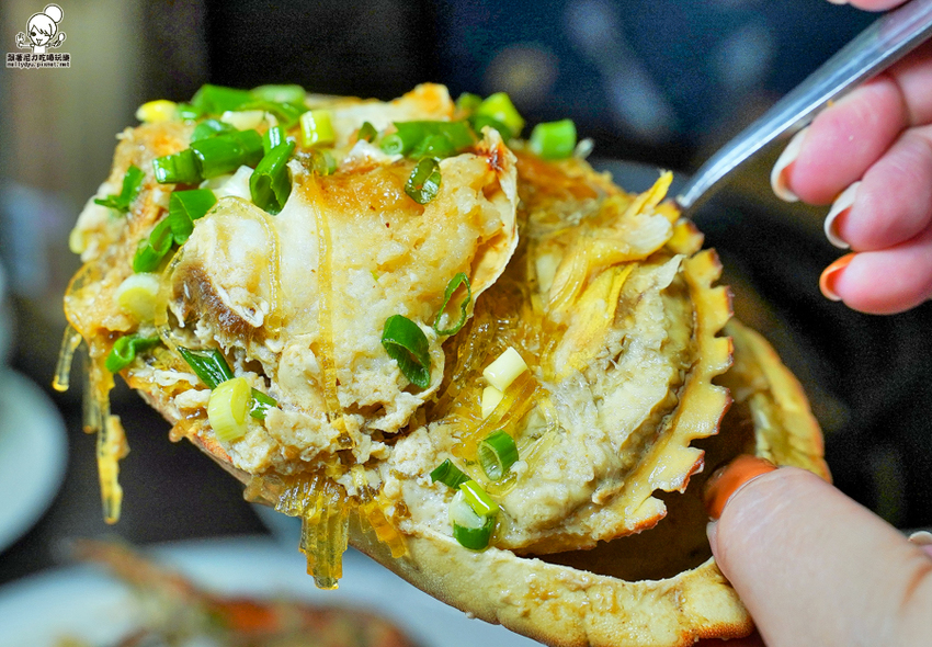 品粵小館 聚餐 聚餐 螃蟹 家庭聚會 捷運 巷弄 合菜 港粵 高雄必吃