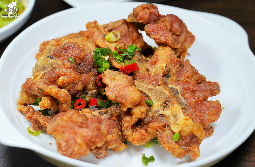 品粵小館 聚餐 聚餐 螃蟹 家庭聚會 捷運 巷弄 合菜 港粵 高雄必吃