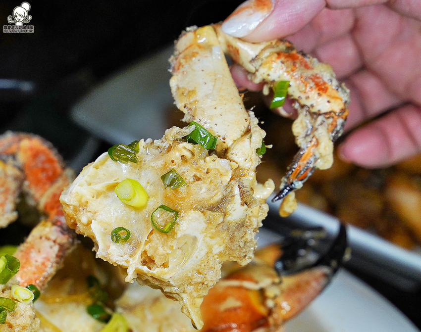 品粵小館 聚餐 聚餐 螃蟹 家庭聚會 捷運 巷弄 合菜 港粵 高雄必吃