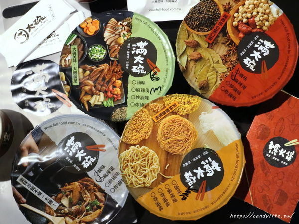 滿大碗：台中美食│滿大碗靜宜總店〃創新滷味四吃法！內用環境乾淨有質感，用餐時間人潮不間斷～