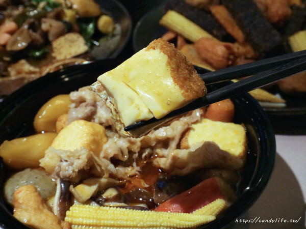 滿大碗：台中美食│滿大碗靜宜總店〃創新滷味四吃法！內用環境乾淨有質感，用餐時間人潮不間斷～