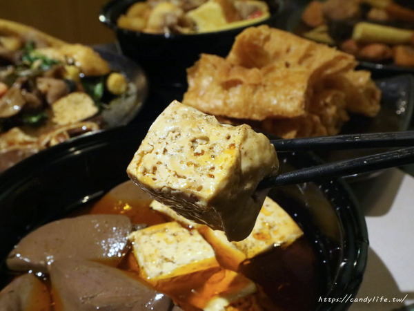 滿大碗：台中美食│滿大碗靜宜總店〃創新滷味四吃法！內用環境乾淨有質感，用餐時間人潮不間斷～