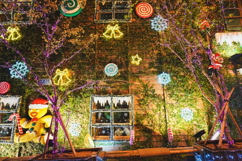 【台中中區|景點】瓦庫燒肉 WOW COOL。2022年聖誕節最新作品,打造超大薑餅屋,免費供旅客拍照