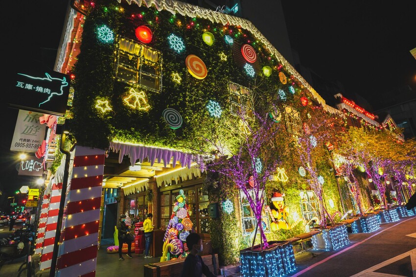 【台中中區|景點】瓦庫燒肉 WOW COOL。2022年聖誕節最新作品,打造超大薑餅屋,免費供旅客拍照