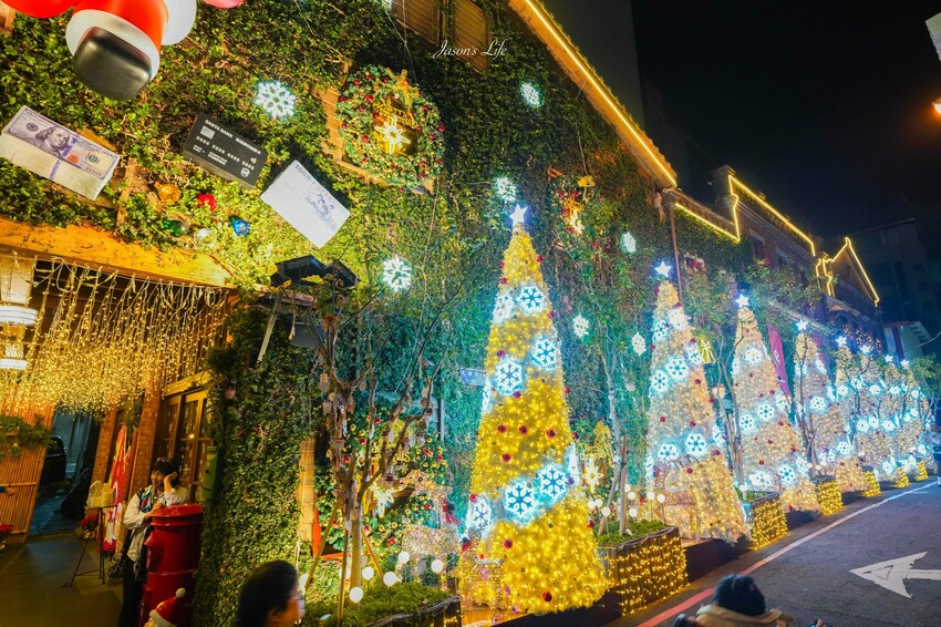 瓦庫燒肉！台中聖誕節最閃亮的聖誕打卡景點，每年必訪