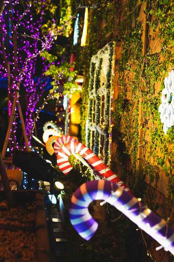 【台中中區|景點】瓦庫燒肉 WOW COOL。2022年聖誕節最新作品,打造超大薑餅屋,免費供旅客拍照