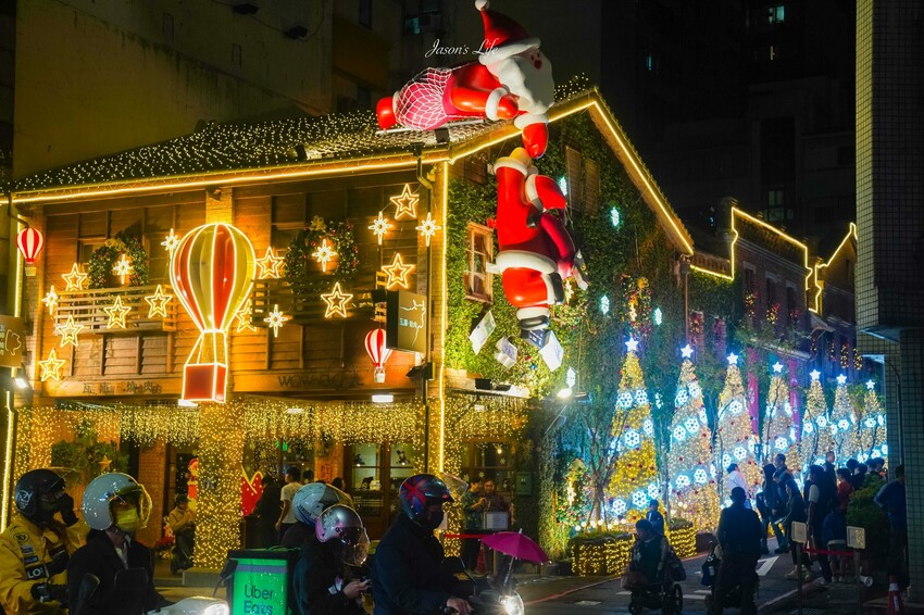 瓦庫燒肉！台中聖誕節最閃亮的聖誕打卡景點，每年必訪