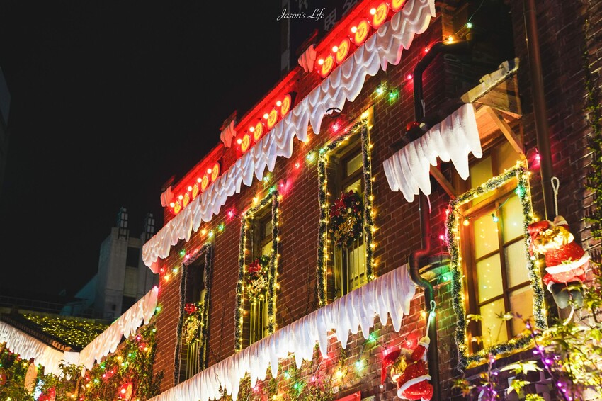 【台中中區|景點】瓦庫燒肉 WOW COOL。2022年聖誕節最新作品,打造超大薑餅屋,免費供旅客拍照