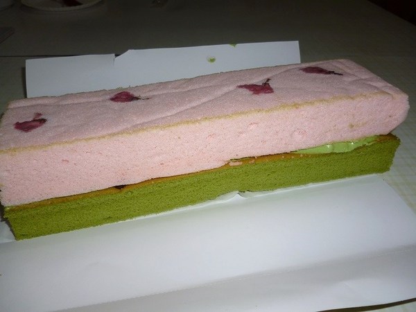 聖瑪莉(國父紀念館店)：翩翩櫻花加上一抺綠意--聖瑪莉抹茶櫻花蛋糕体驗心得