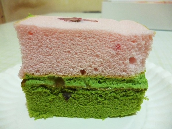 聖瑪莉(國父紀念館店)：翩翩櫻花加上一抺綠意--聖瑪莉抹茶櫻花蛋糕体驗心得