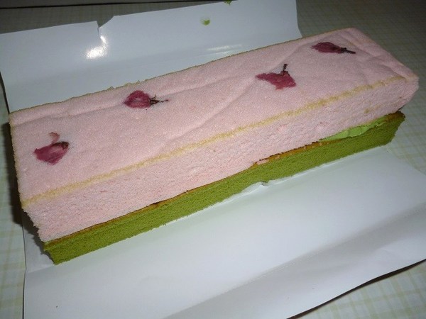 聖瑪莉(國父紀念館店)：翩翩櫻花加上一抺綠意--聖瑪莉抹茶櫻花蛋糕体驗心得