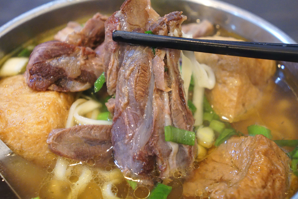 羊肉煨麵+油豆腐