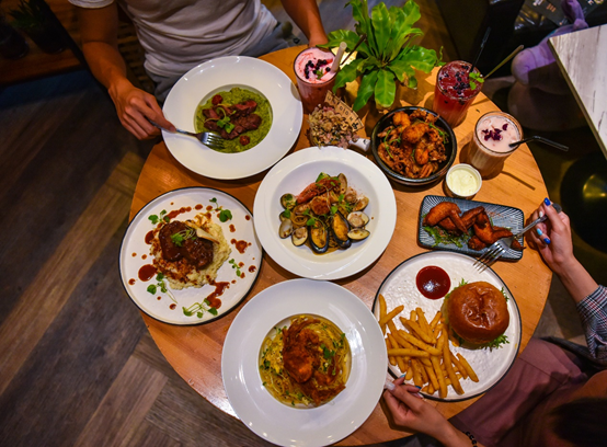 蘑菇pasta:台中龍井區美食-東海商圈高cp值平價美義式料理,首推舒芙蕾厚鬆餅,還有各式主題打卡牆化身為網美!