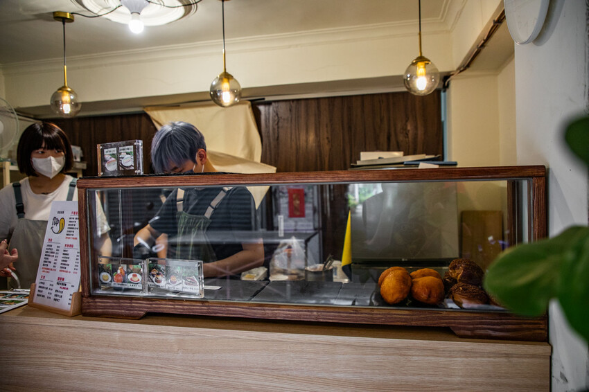 新北市三重區翻轉flip蛋糕甜點｜一週只賣兩天！藏身巷弄老饕才知道的火燒甜甜圈