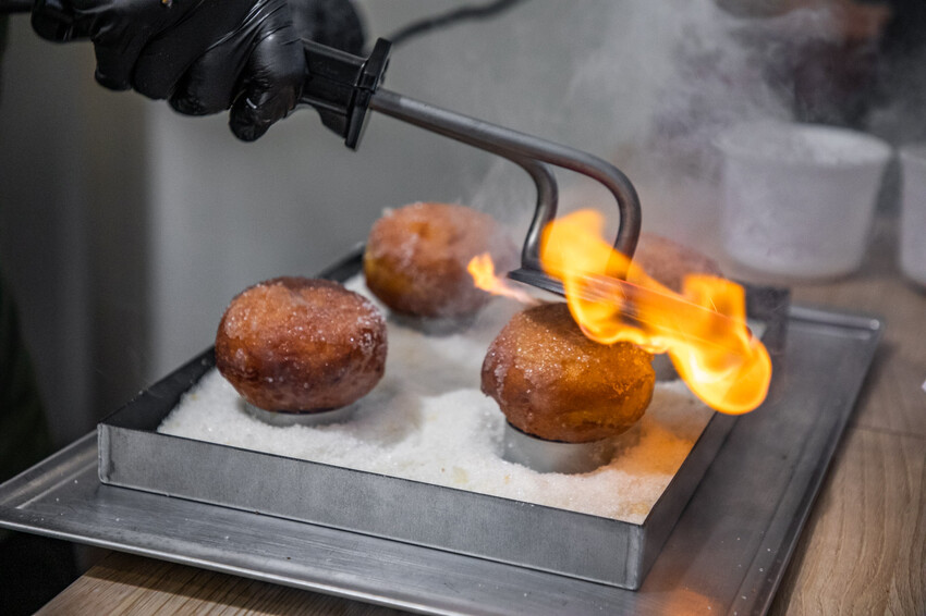 新北市三重區翻轉flip蛋糕甜點｜一週只賣兩天！藏身巷弄老饕才知道的火燒甜甜圈