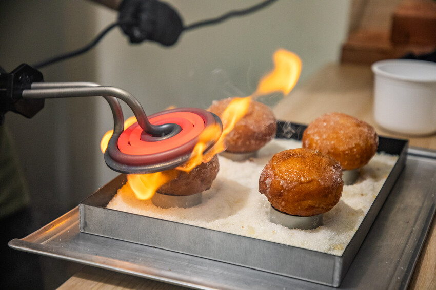 新北市三重區翻轉flip蛋糕甜點｜一週只賣兩天！藏身巷弄老饕才知道的火燒甜甜圈