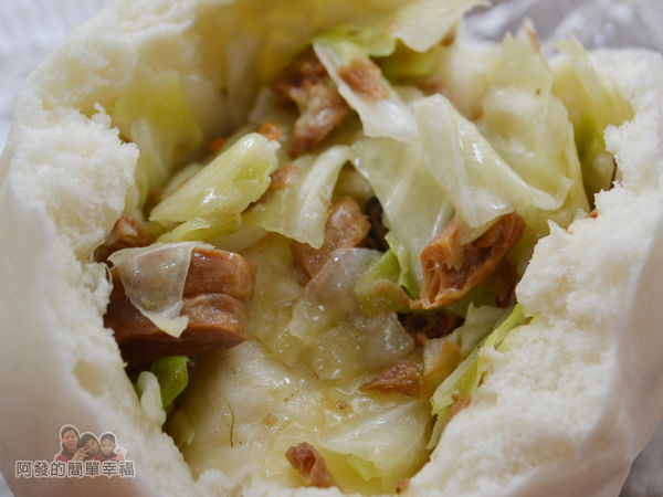 老竹子三發包子14-高麗菜包-餡料滿滿