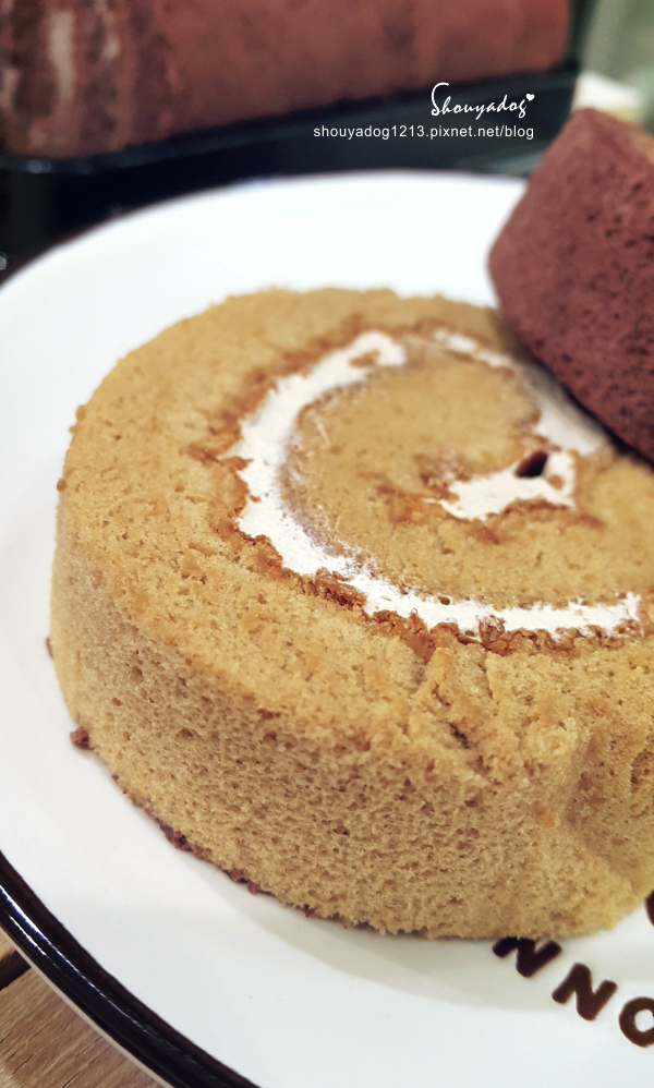 we sweet 雙色卷蛋糕:【甜點蛋糕】全聯自家甜點品牌 we sweet 雙色卷蛋糕