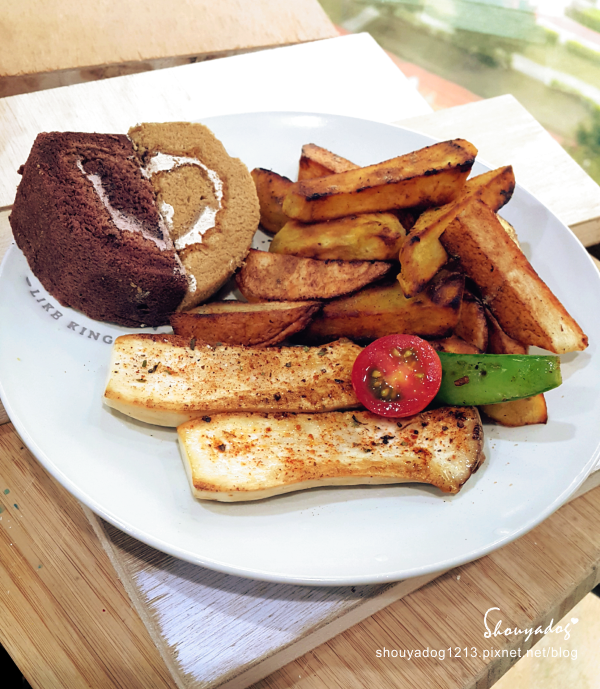 we sweet 雙色卷蛋糕:【甜點蛋糕】全聯自家甜點品牌 we sweet 雙色卷蛋糕