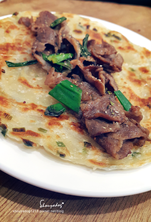 義美香酥蔥油餅：【冷凍食品】下午茶點心的好選擇 義美香酥蔥油餅