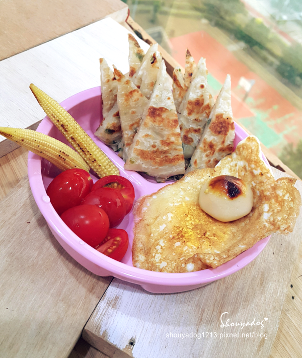 義美香酥蔥油餅：【冷凍食品】下午茶點心的好選擇 義美香酥蔥油餅