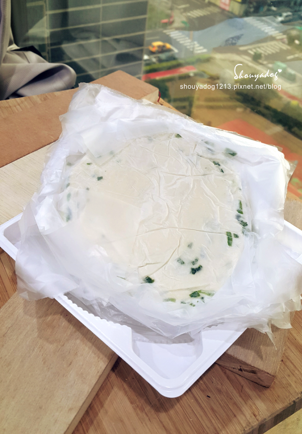 義美香酥蔥油餅：【冷凍食品】下午茶點心的好選擇 義美香酥蔥油餅